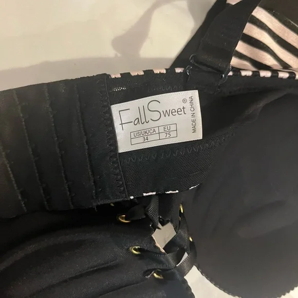 Elegant Black and Cream Striped Women's Bra - Picture 4 of 4